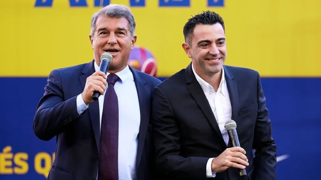 Tradhtia që e tronditi Barcelonën? Laporta zbulon arsyen e vërtetë se pse e shkarkoi Xavi Hernandezin