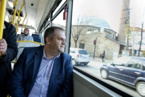 Ndërpreja e transportit publik në Prishtinë për shkak të buxhetit, reagon edhe Ahmeti