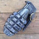 Granatë dore në oborrin e një shtëpie në Vushtrri – shpërthimi shkakton dëme materiale